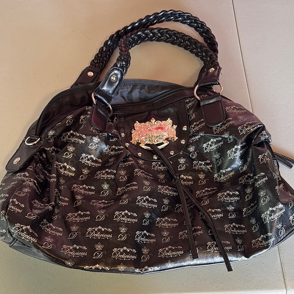 Delicious Y2K Vintage Black and Silver Shoulder Bag with Braided Handles - Picture 7 of 16